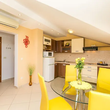 With Parking Space - 6923 Apartment Porec